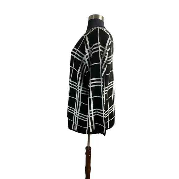 Oval Black and White Plaid Long Sleeve Plus Size Cardigan