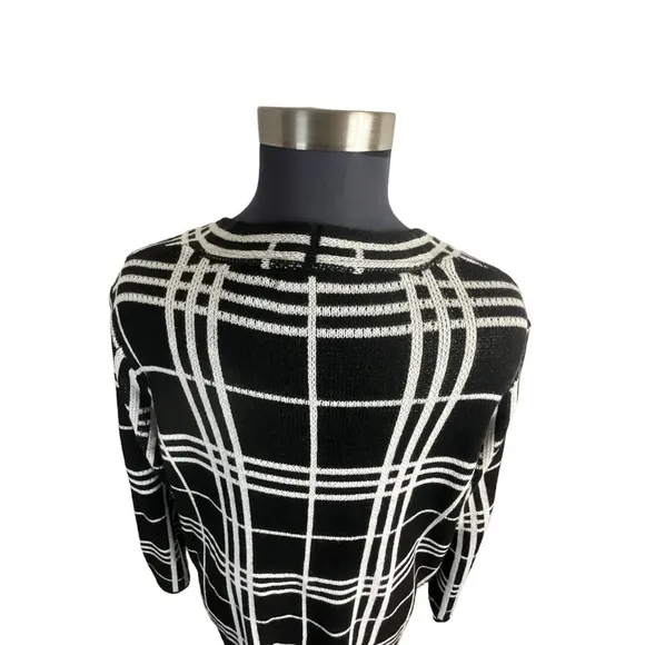 Oval Black and White Plaid Long Sleeve Plus Size Cardigan
