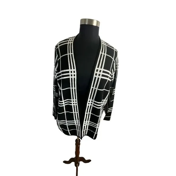 Oval Black and White Plaid Long Sleeve Plus Size Cardigan