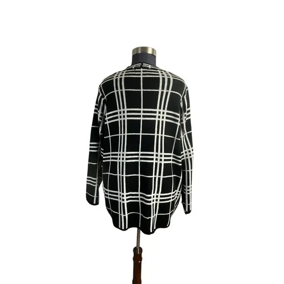 Oval Black and White Plaid Long Sleeve Plus Size Cardigan