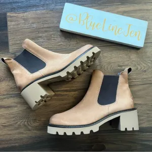 Paul Green Shasta Lug Sole Chelsea Boots NWT