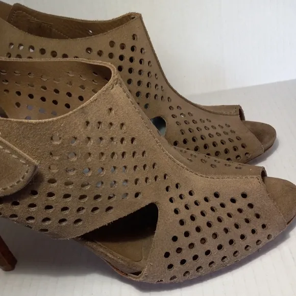 Pedro Garcia Peep Toe Sling Back Sandals Heels