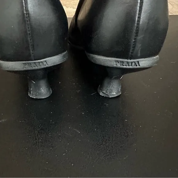 PRADA Black Ankle Boots with Kitten Heel Elegant Size 7/37 Side Zip Soft Leather