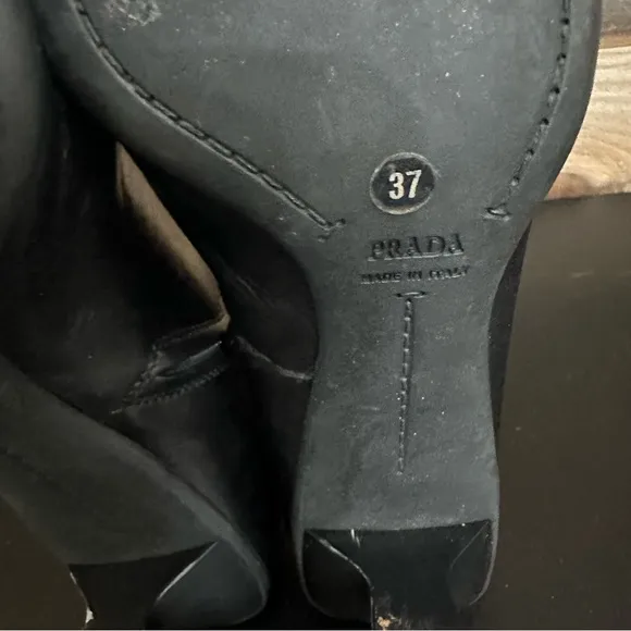 PRADA Black Ankle Boots with Kitten Heel Elegant Size 7/37 Side Zip Soft Leather