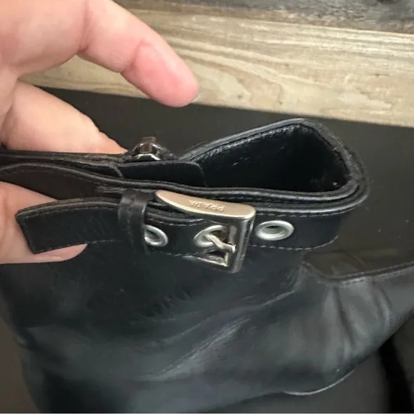PRADA Black Ankle Boots with Kitten Heel Elegant Size 7/37 Side Zip Soft Leather