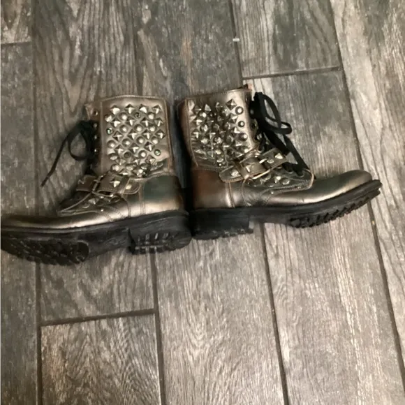 💥PRICE DROP💥 Ash Ryanna Metallic Studded Biker Boots