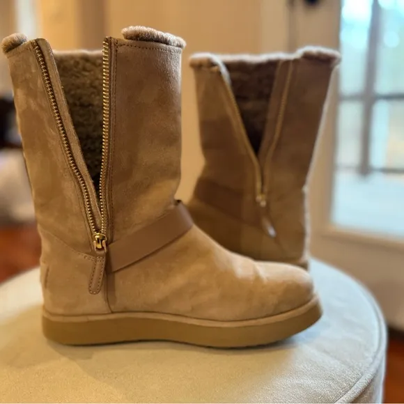PRISTINE CONDITION UGG Classic Berge Boot Short Suede Size 5