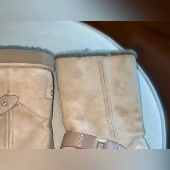 PRISTINE CONDITION UGG Classic Berge Boot Short Suede Size 5