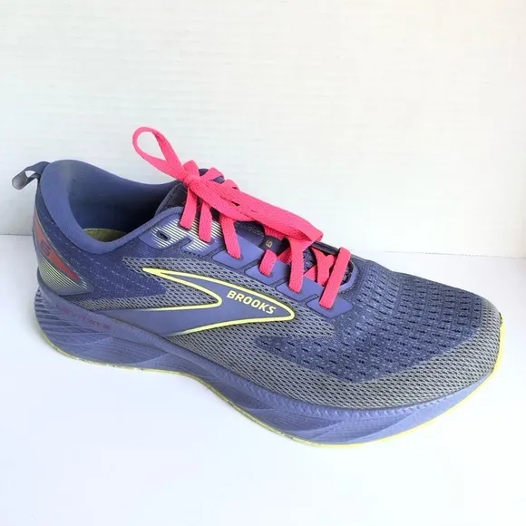 Purple and Pink Brooks Levitate 6 Running Shoes Size 10