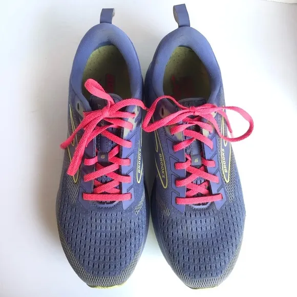 Purple and Pink Brooks Levitate 6 Running Shoes Size 10