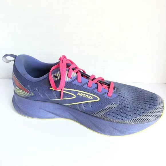 Purple and Pink Brooks Levitate 6 Running Shoes Size 10