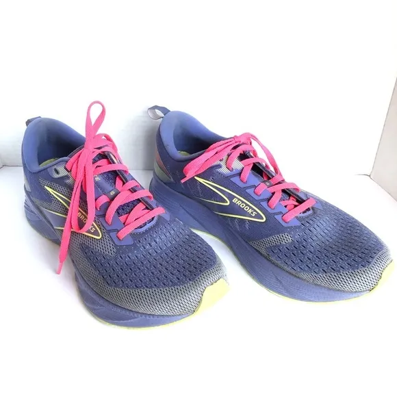 Purple and Pink Brooks Levitate 6 Running Shoes Size 10