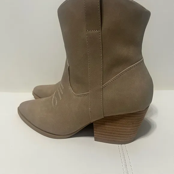 Rachel Zoe Tan Short Cowboy Boots NWOT