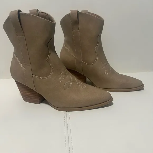 Rachel Zoe Tan Short Cowboy Boots NWOT