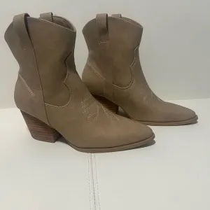 Rachel Zoe Tan Short Cowboy Boots NWOT