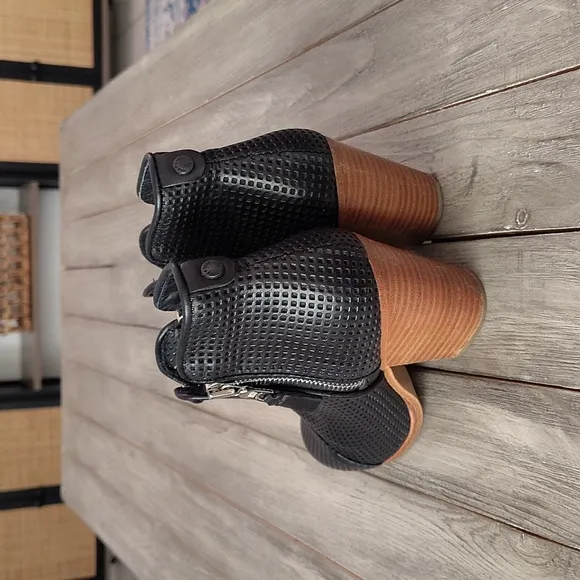 Rag &amp; Bone Margot Perforated Western Design Leather Boots Size EU 35 $495
