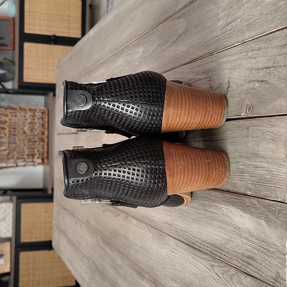 Rag &amp; Bone Margot Perforated Western Design Leather Boots Size EU 35 $495