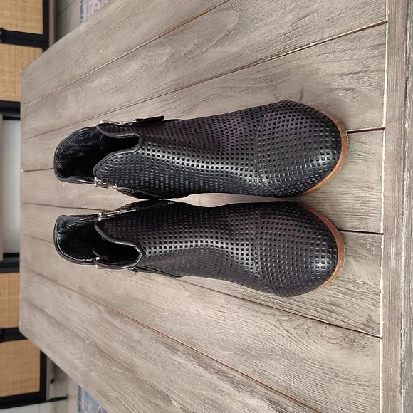 Rag &amp; Bone Margot Perforated Western Design Leather Boots Size EU 35 $495