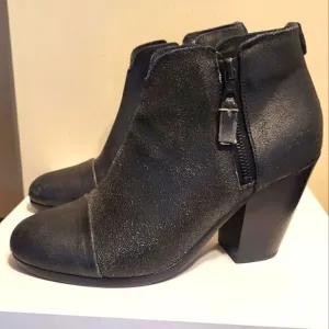 Rag &amp; Bone Margot Black Distressed Leather Side Zip Ankle Boots sz.7/37 Ret $495
