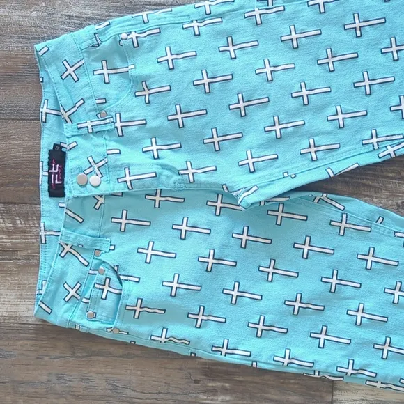 RANCH DRESS'N Fallon Taylor turquoise &amp; white crosses bootcut rodeo jeans 32x35L