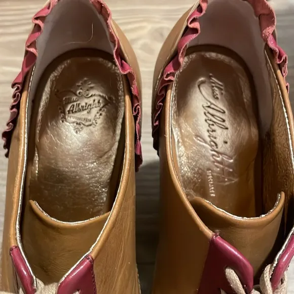 Rare anthro miss Albright Tan and Red Women's Heels 👠