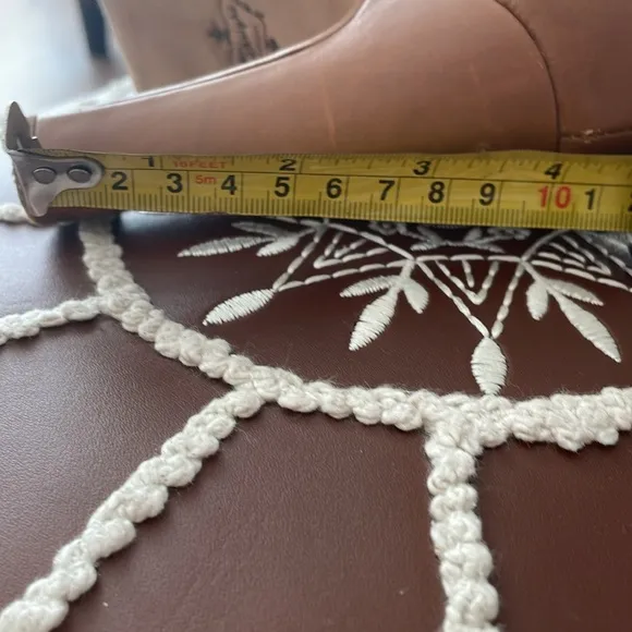 Rare anthro miss Albright Tan and Red Women's Heels 👠