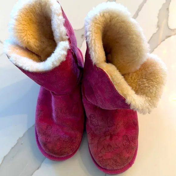 RARE UGG Pink Woodland Animal Embossed Short Boots Size Big girl 3