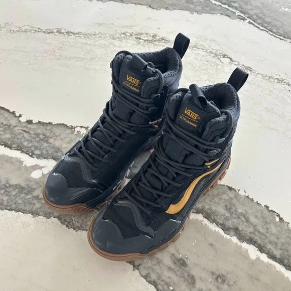 RARE Vans Ultrarange EXO Hi GORE-TEX MTE-3 BootBlack Gold High-Top Sneakerboots