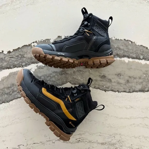 RARE Vans Ultrarange EXO Hi GORE-TEX MTE-3 BootBlack Gold High-Top Sneakerboots