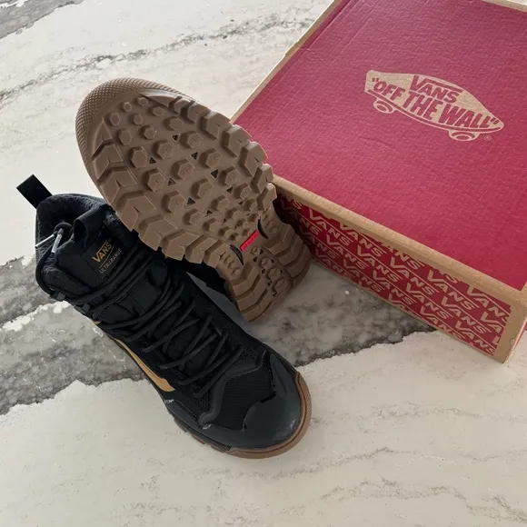 RARE Vans Ultrarange EXO Hi GORE-TEX MTE-3 BootBlack Gold High-Top Sneakerboots