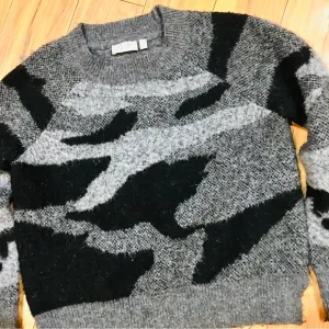 RD Style Camouflage camo sweater winter black grey gray cozy medium