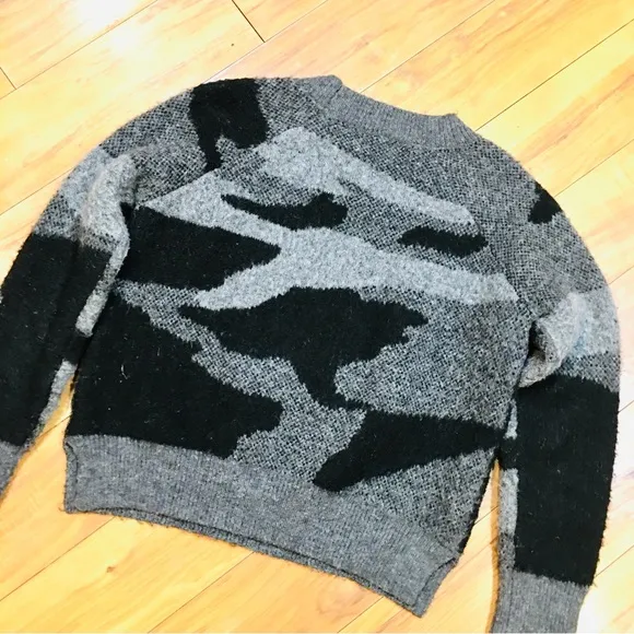 RD Style Camouflage camo sweater winter black grey gray cozy medium