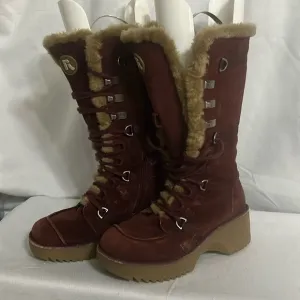 Report VTG y2k Red Suede Sleigh Chunky Winter Platform Boots w/ Faux Fur Trim 6