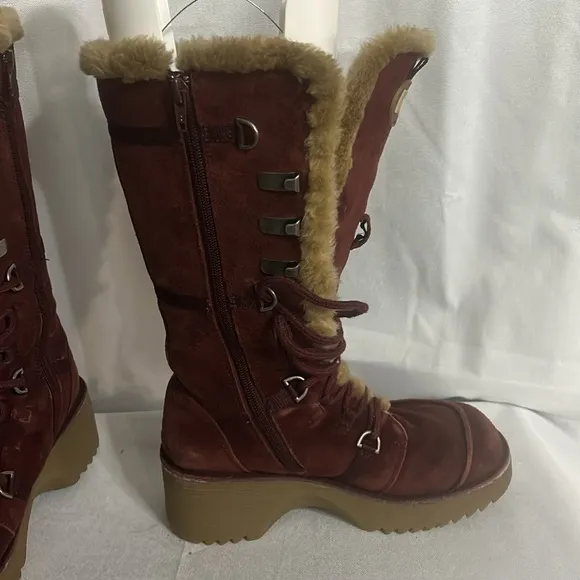 Report VTG y2k Red Suede Sleigh Chunky Winter Platform Boots w/ Faux Fur Trim 6
