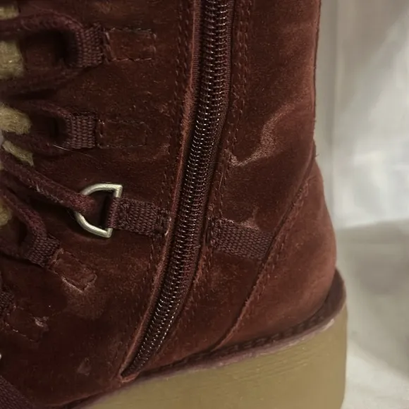 Report VTG y2k Red Suede Sleigh Chunky Winter Platform Boots w/ Faux Fur Trim 6
