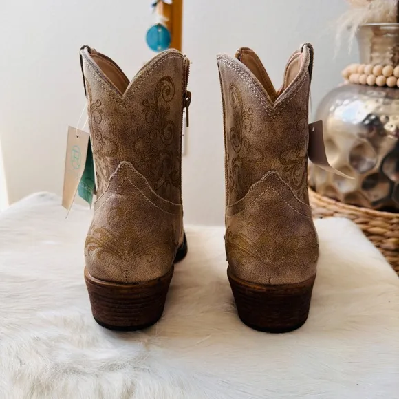 Roper women's short stuff boot - 7&quot; zipper shaft. Size 7 NWOB