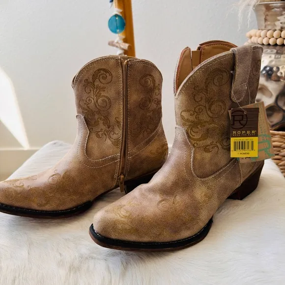Roper women's short stuff boot - 7&quot; zipper shaft. Size 7 NWOB
