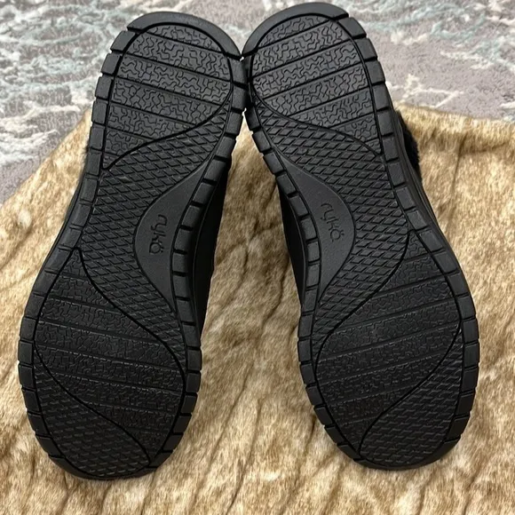 Ryka Suzy Black Camo Water Repellent Boots 8