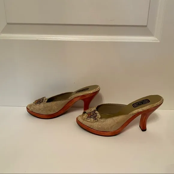 SALPY HEELS SLIDES GOLD BROCADE BUTTERFLY HANDMADE Size 8 USA