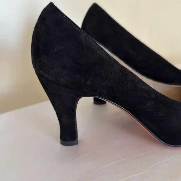 Salvatore Ferragamo Black Suede Leather Pumps Heels Size 8.5 Med Italy Classic