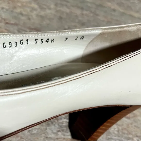 Salvatore Ferragamo vintage beige kitten heels shoes