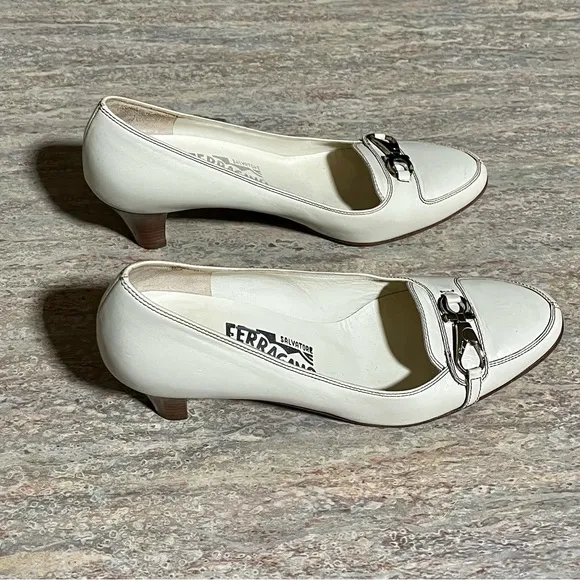 Salvatore Ferragamo vintage beige kitten heels shoes