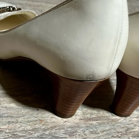 Salvatore Ferragamo vintage beige kitten heels shoes