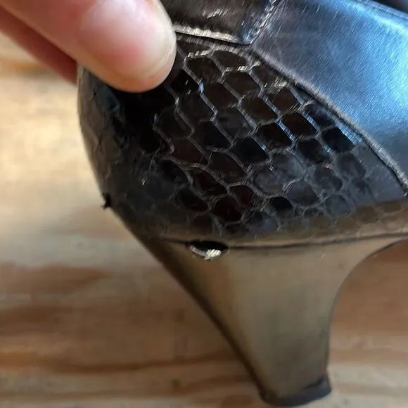 SALVATORE Ferragamo Vintage BLK Leather Heels