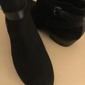 Sam Edelman women black suede leather short boots Size 7.5