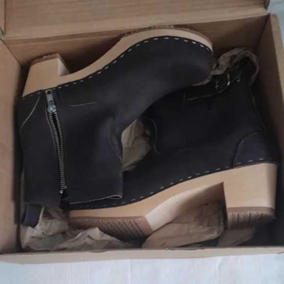 Sandgrens Swedish clog boots. Size 41 New in Box  Fudge Brown