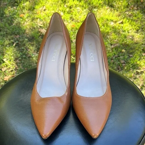 Sesto Meucci Heels Pointy Closed Toes, Brown, size 8 1/2