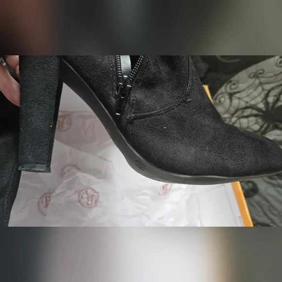 Shoe Dazzel LIKE NEW Women's Black Suede Thigh-High Boots Sz7