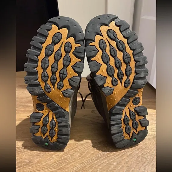 Size 5.5/7.5 Timberland Hiking boots, size 5.5/7.5 youth boots