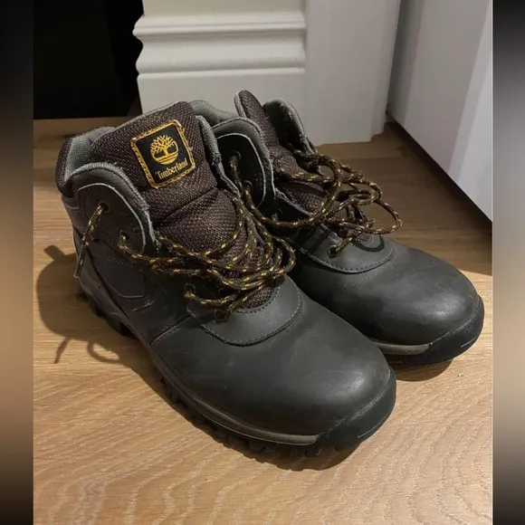 Size 5.5/7.5 Timberland Hiking boots, size 5.5/7.5 youth boots